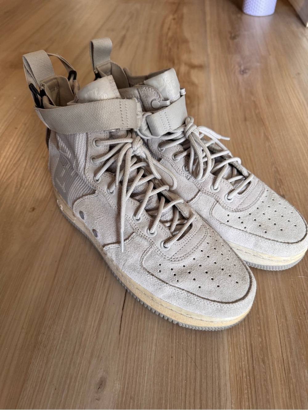 Nike SF Air Force 1 Mid Men's High-Top Sneakers in Beige